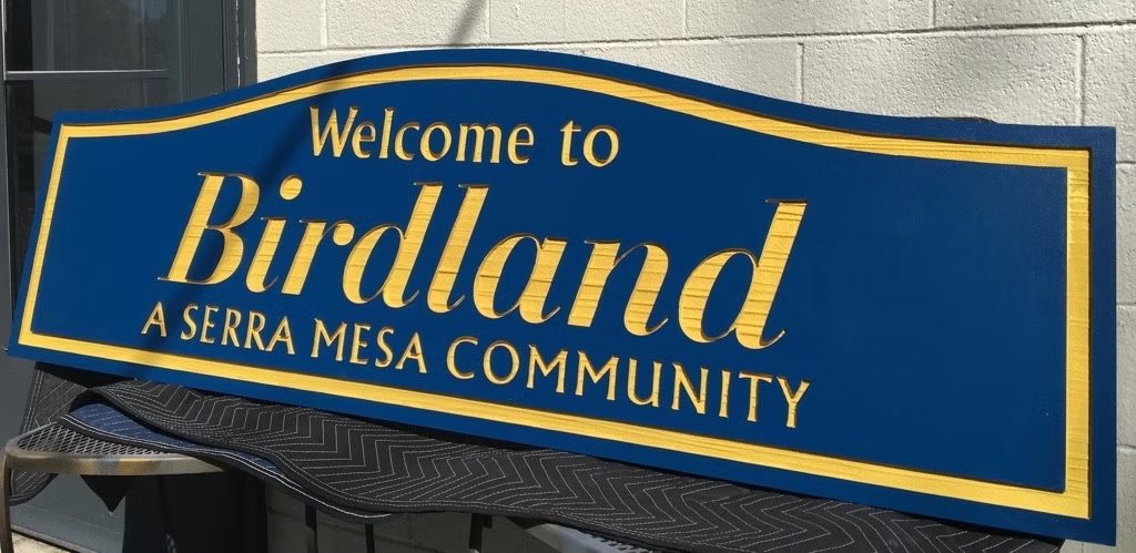 Community entrance sign with dimensional border